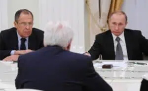 Putin mit Sergei Lawrow (links) und Frank-Walter Steinmeier (2016)
